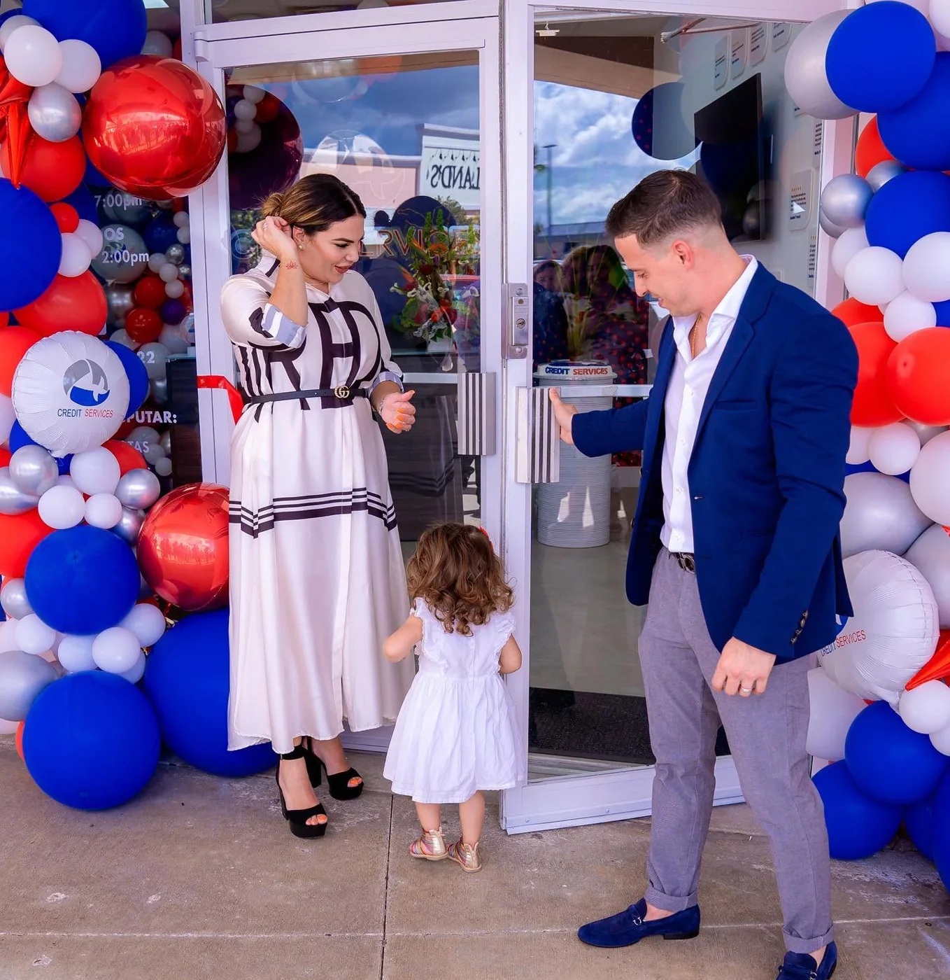 Adony and Yeni Pérez, founders of A Plus Credit Services, at the opening of the Coral Way office